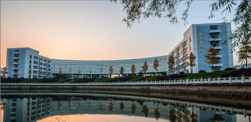 華中科技大學(xué)新增人工智能與智能建造專業(yè)，同時(shí)歡迎報(bào)考公共衛(wèi)生與預(yù)防醫(yī)學(xué)與軟件開(kāi)發(fā)方向